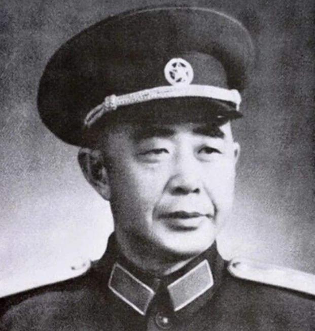 1955年原兵团司令被降职为军长，为何毛主席还是亲自点名授予他上将军衔？195