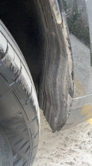 你们的cc后轮这里鼓包吗?我才提六天为什么就鼓包了两个后轮都是买的时候没注意看这