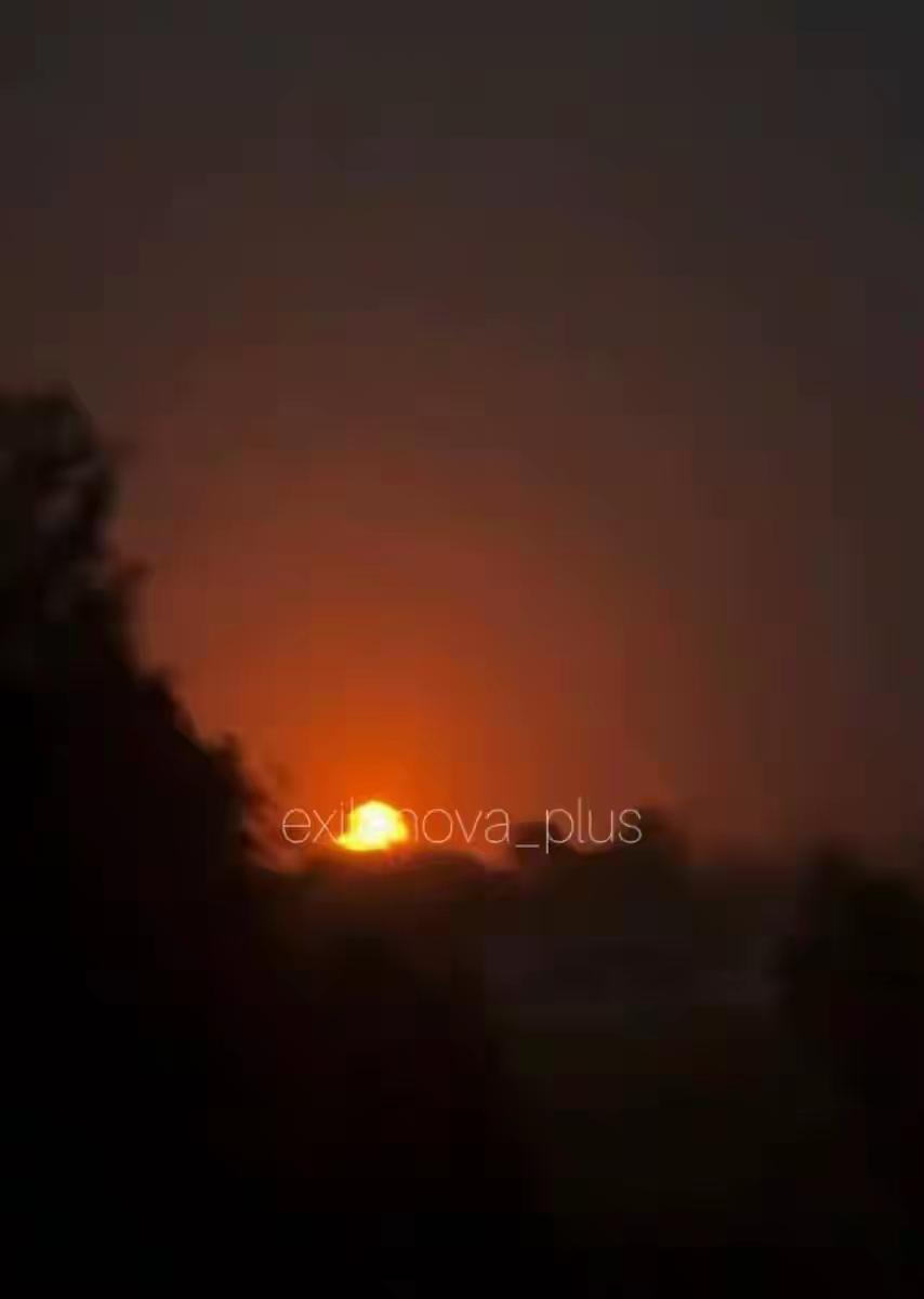 乌克兰袭击距乌边境700公里且邻近爱沙尼亚的俄化学巨头。据乌克兰军事新闻网站