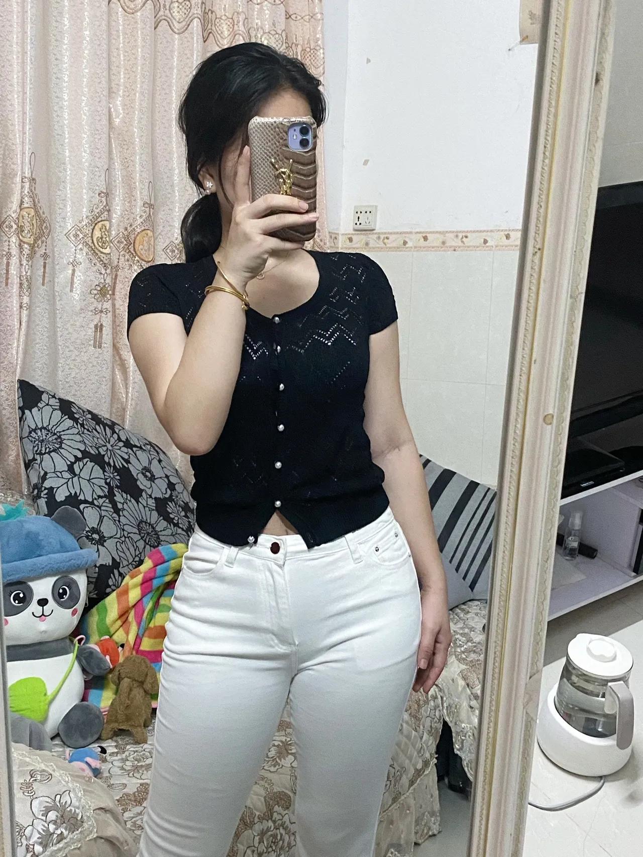 黑白撞色穿搭，简约时尚，尽显青春活力！💖✨