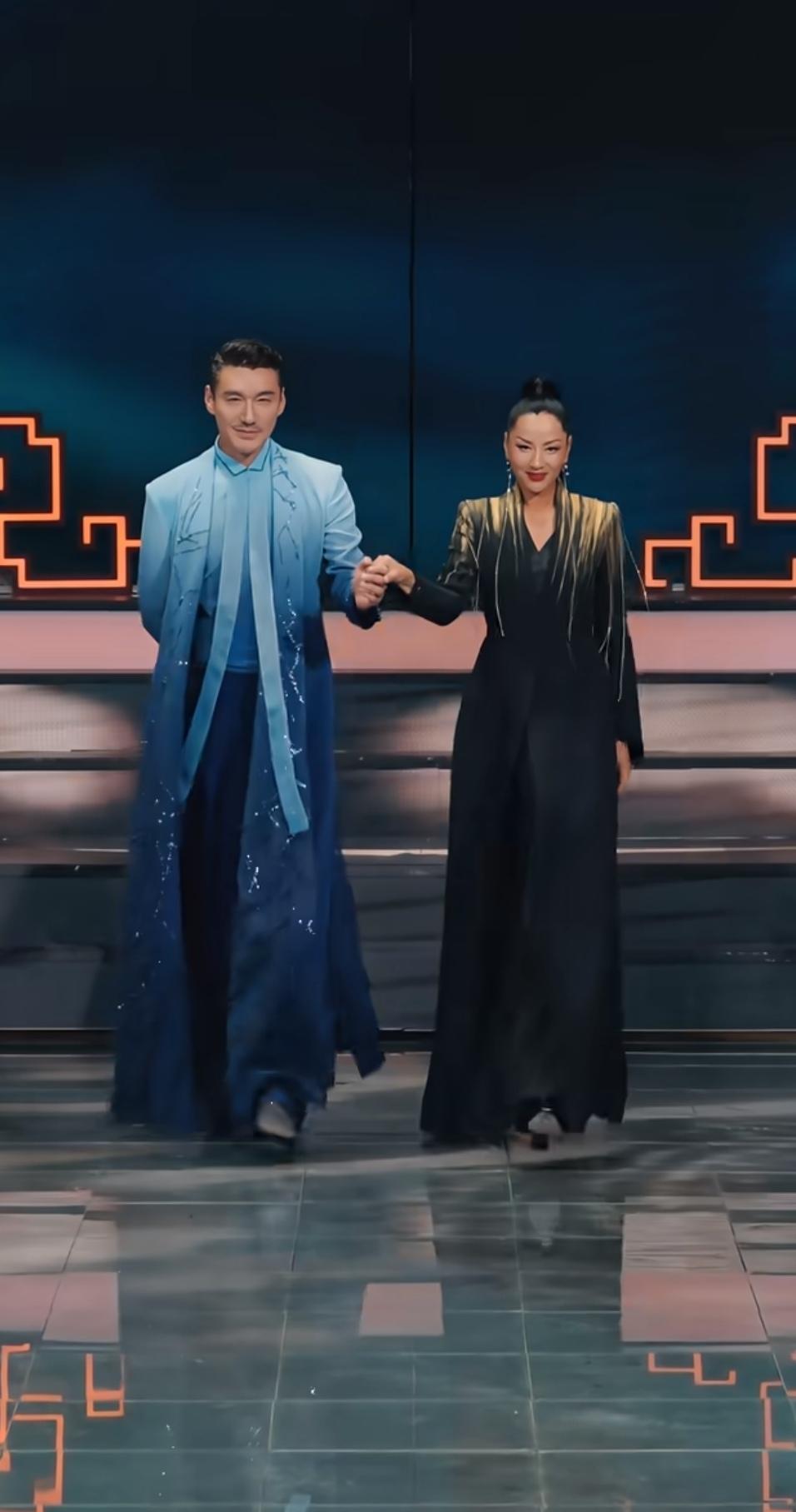 瞿颖与胡兵，真的是娱乐圈里一对难得的“反搭神仙组合”。男方穿搭自带柔雅气质，偏细