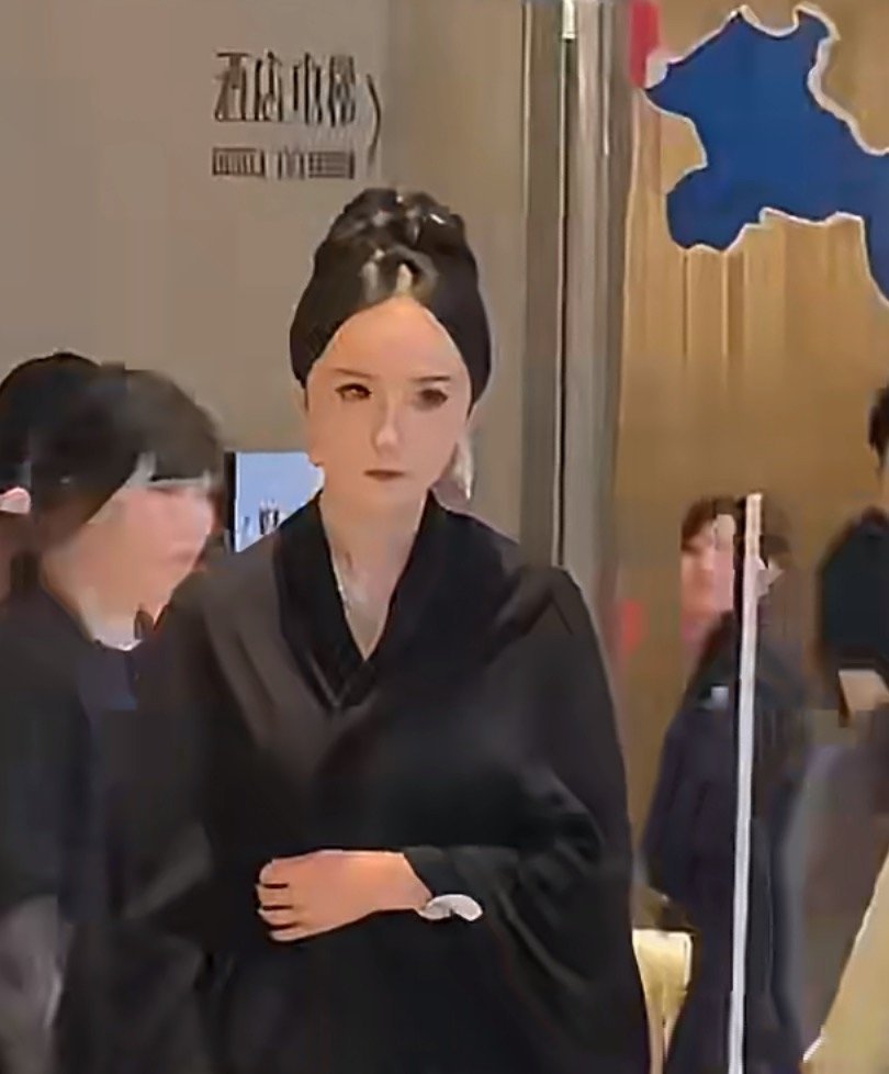 姐姐没有笑妹妹倒是笑得很开心