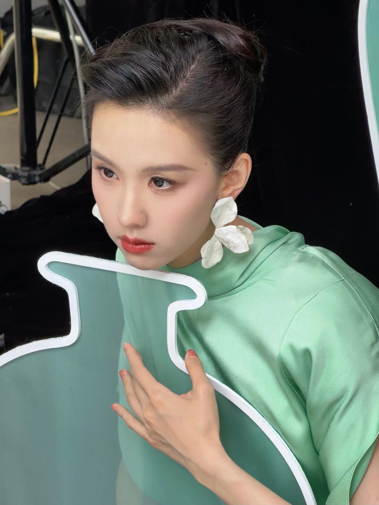 陈都灵女孩子散发魅力中