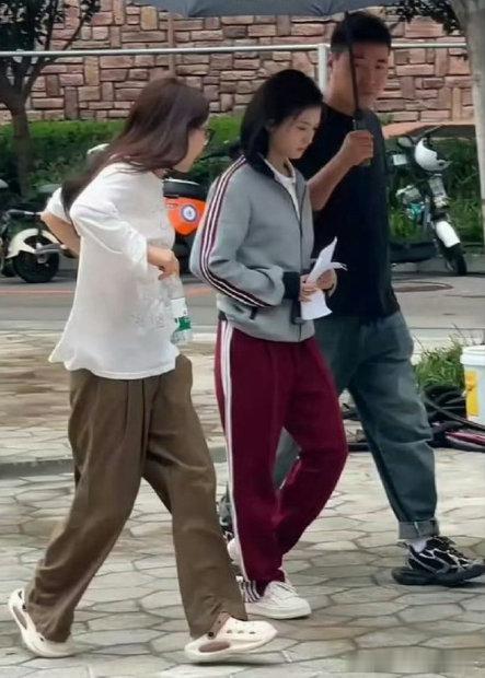合诗雨天才女友出妆路透合诗雨天才女友校服路透天才女友合诗雨​​​进组