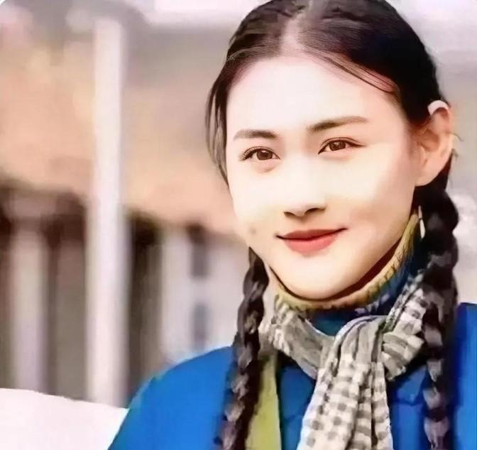 1969年，公社里丢了54元，16岁知青背了黑锅，失去返城机会。然而，他无意间发
