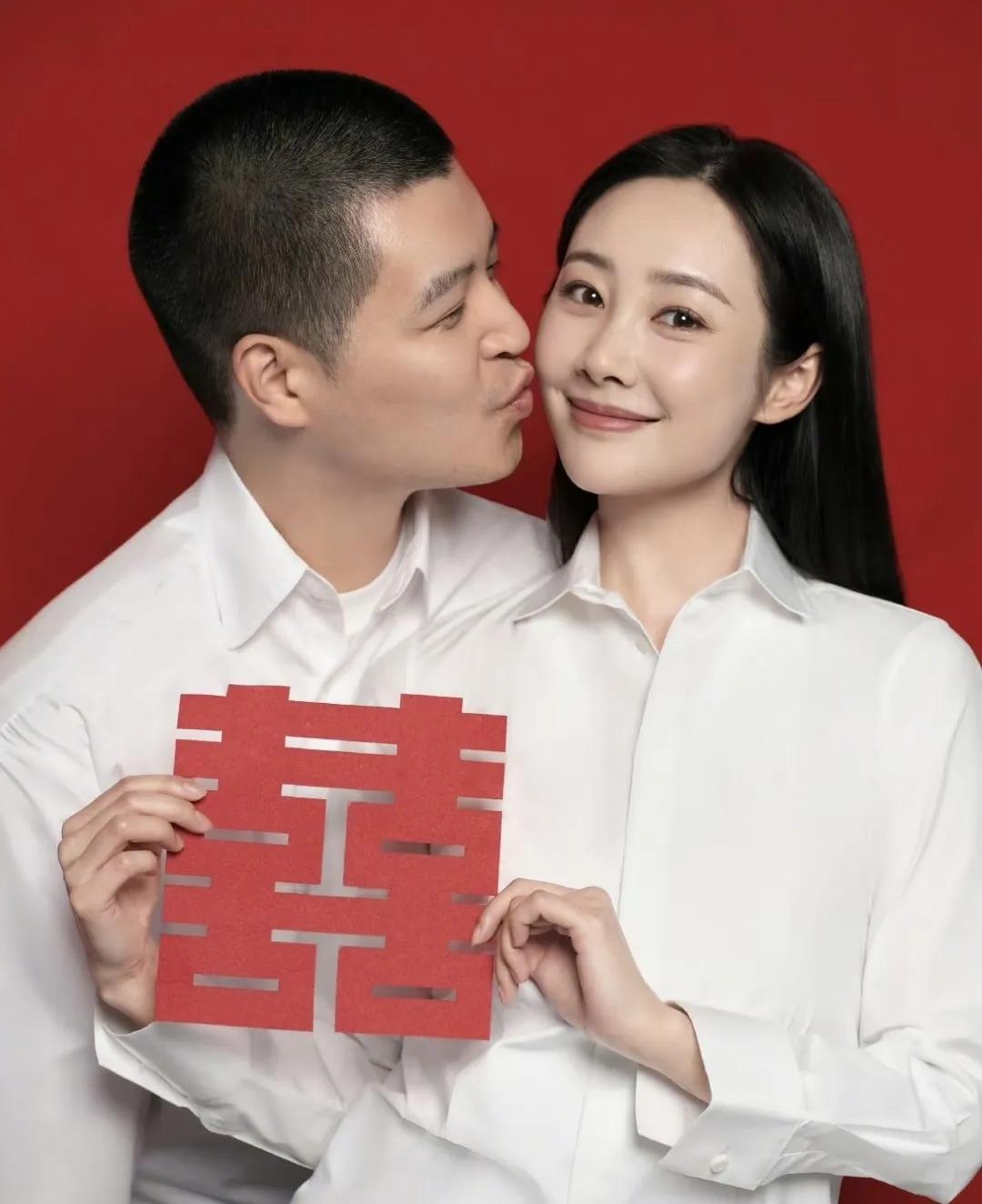 李纯就是，男人都想娶的好老婆模范了，不办婚礼，勤俭持家。为了在北京两套相邻，共