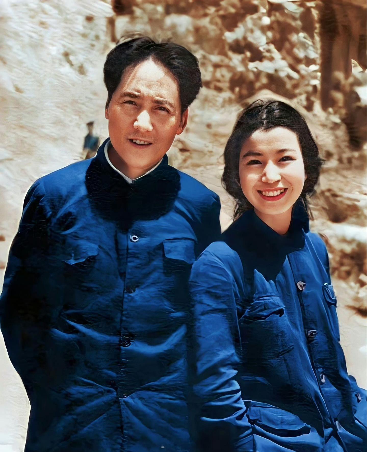 已经有人考证过，这张照片是苏联人在延安拍的。而据年谱、书信等证据，该苏联人在延安