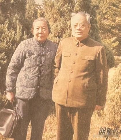 1986年10月，开国少将、中国人民解放军原政治学院副院长李夫克同志71岁生日之