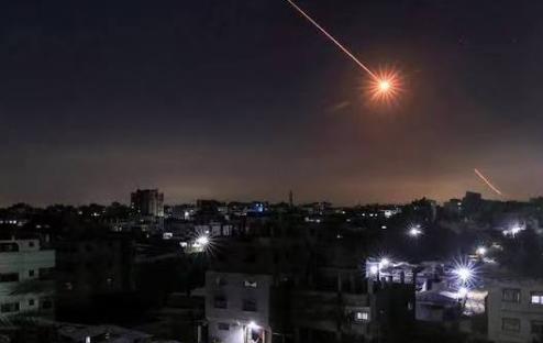 伊朗实力也太恐怖了，直接精准打击巴林麦纳麦市中心皇冠假日酒店。还真不是胡乱打，而