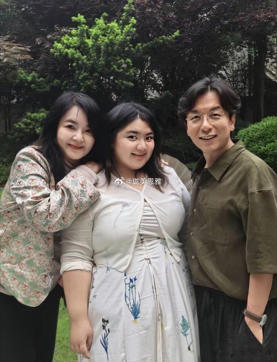 胡慧中的女儿茉莉长得越来越像妈妈了这漂亮的模样太适合演个杨玉环了