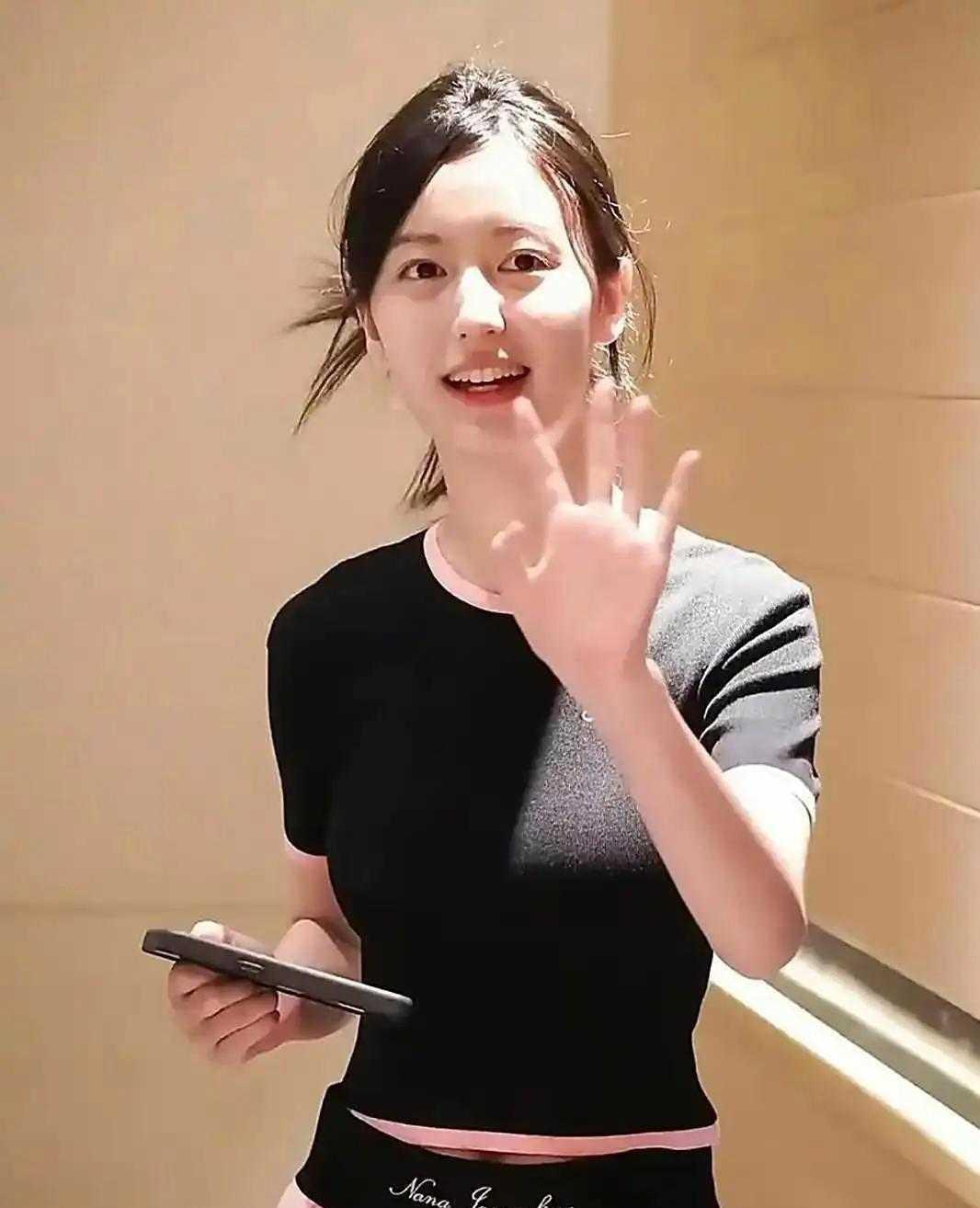 女演员裴佳欣，今年16岁。