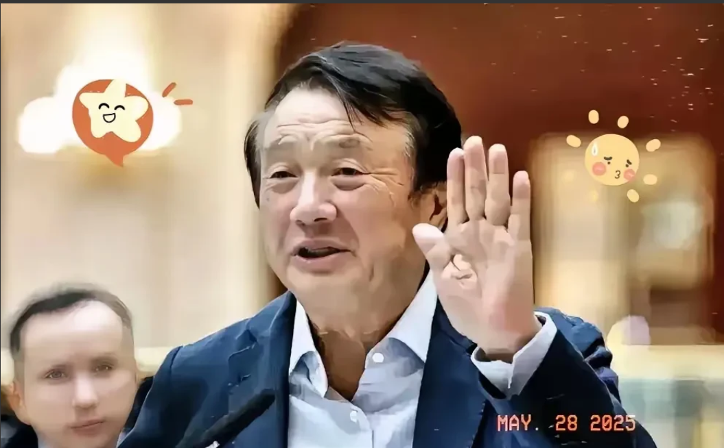 华为遭遇的暗箭，或许就藏在自家屋檐下。某些人似乎比美国人更着急掐灭这团科技火