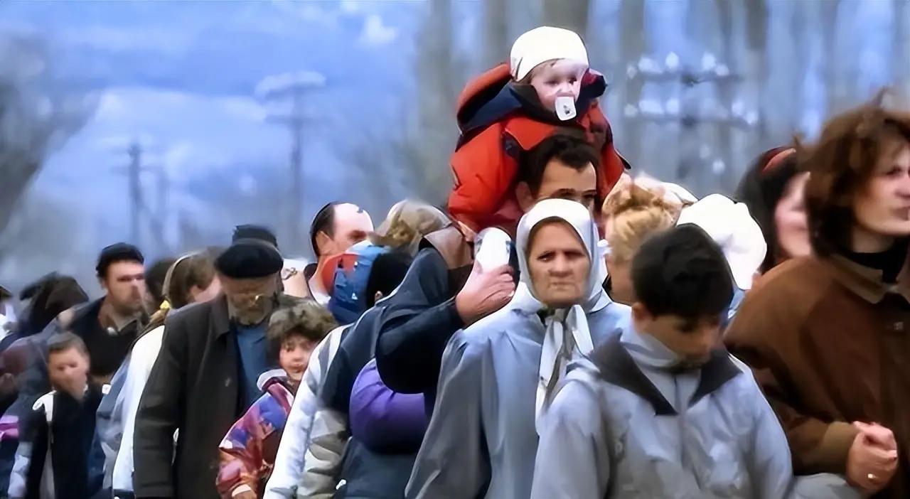 这两天看到一种说法：乌克兰男性还有一千七百多万，适龄生育的男性七百多万，没孩子的