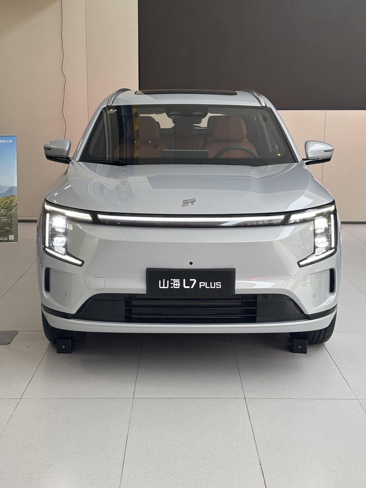 最近有空专门去4S店试驾了捷途山海L7PLUS，网上吹得再多，不如自己亲自开一