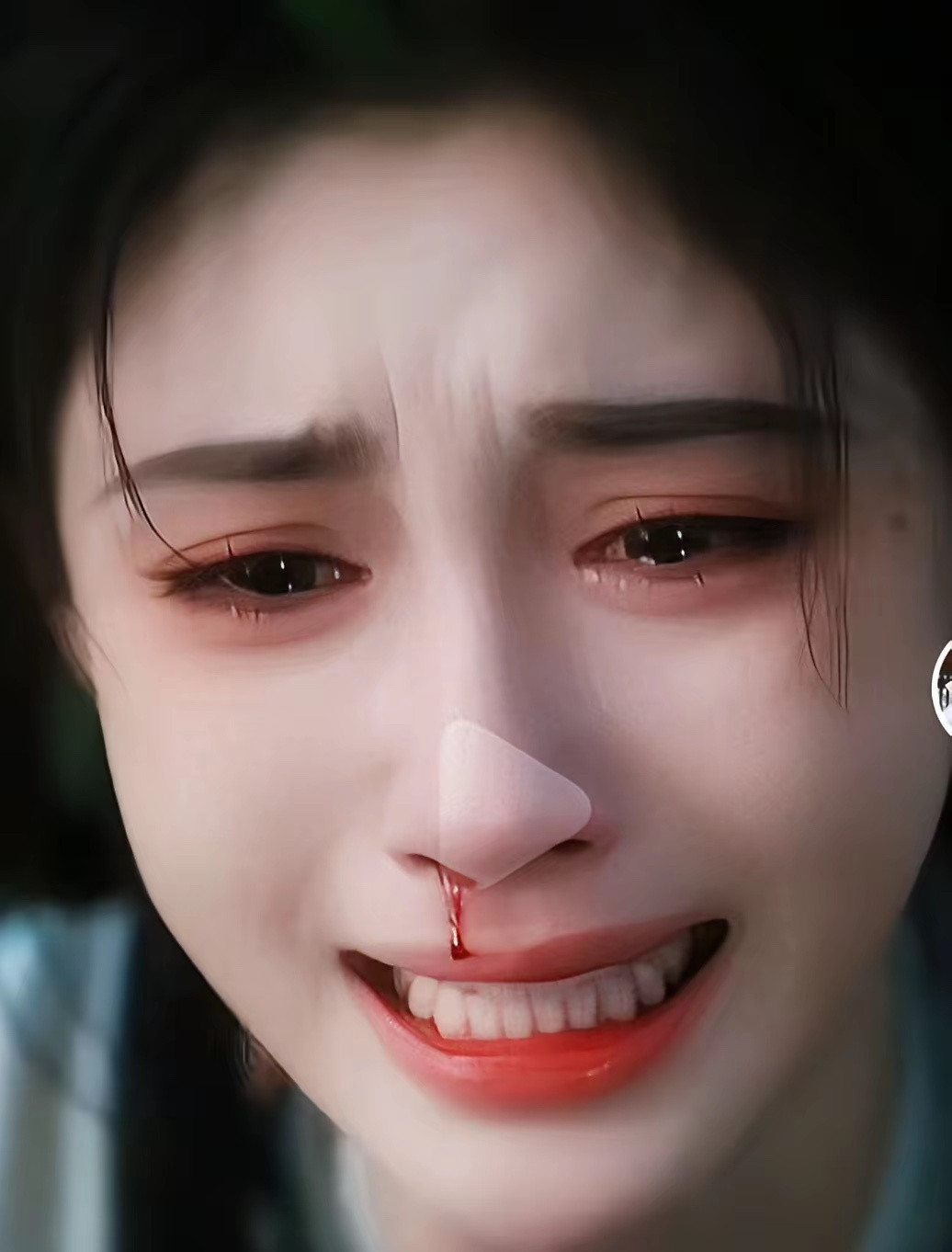 AI短剧现在学乖了，不直接盗用人脸了。改成“大融合”，把好几位女明星的脸融到一起