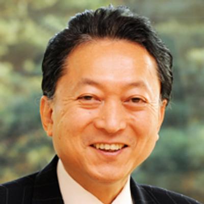 日本前首相鸠山由纪夫今天发文说：“本不该再度发生的悲剧还是上演了。冲绳那霸市一家