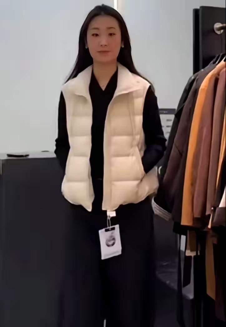 没了大衣哥和朱小伟，陈亚男这四年过得没那么糟糕！失去大衣哥朱之文这个明星公公之后