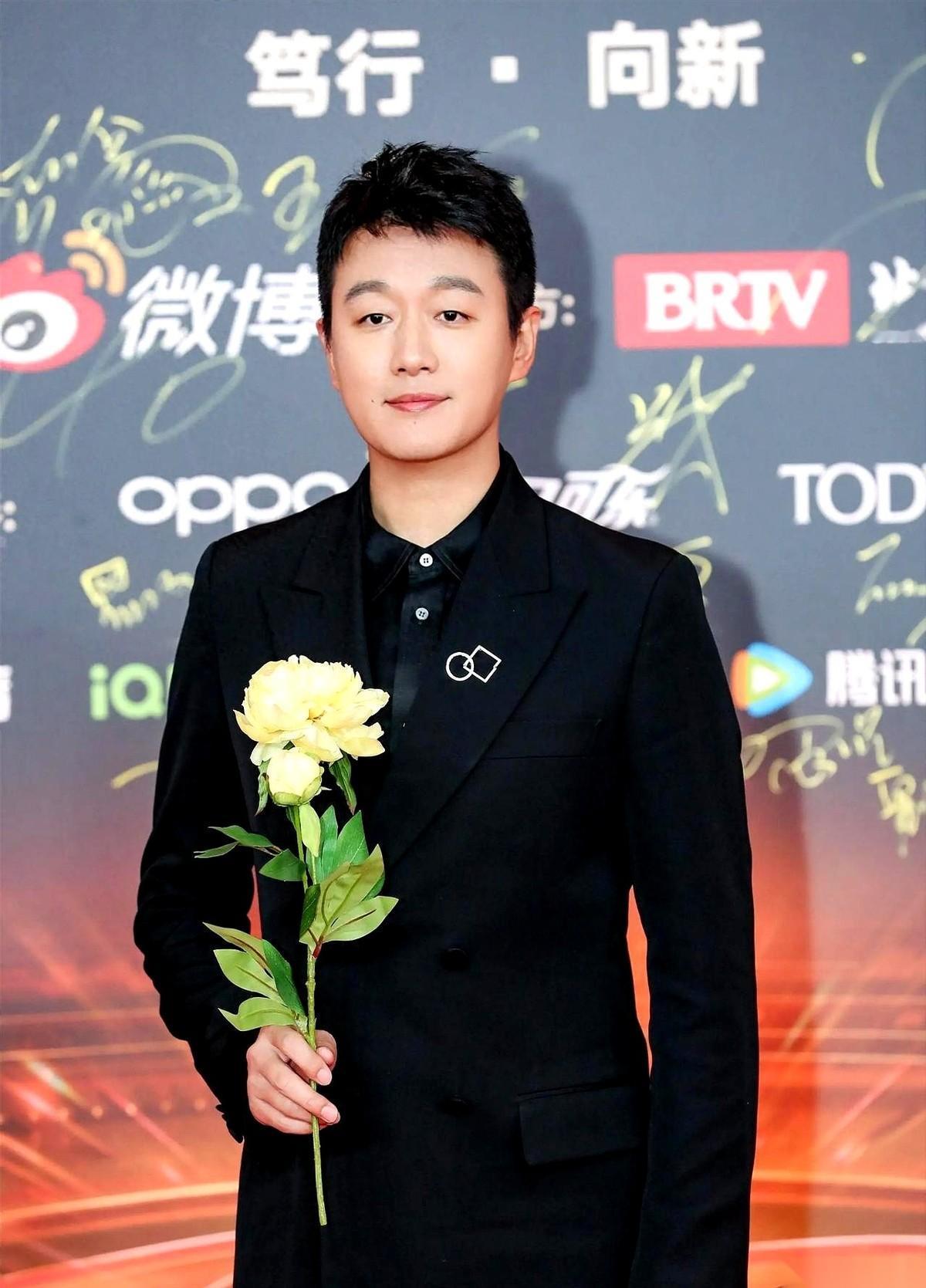 🌞很多人不知道，演员佟大为身上，有1000多个针孔。这不是特效，也不是拍戏