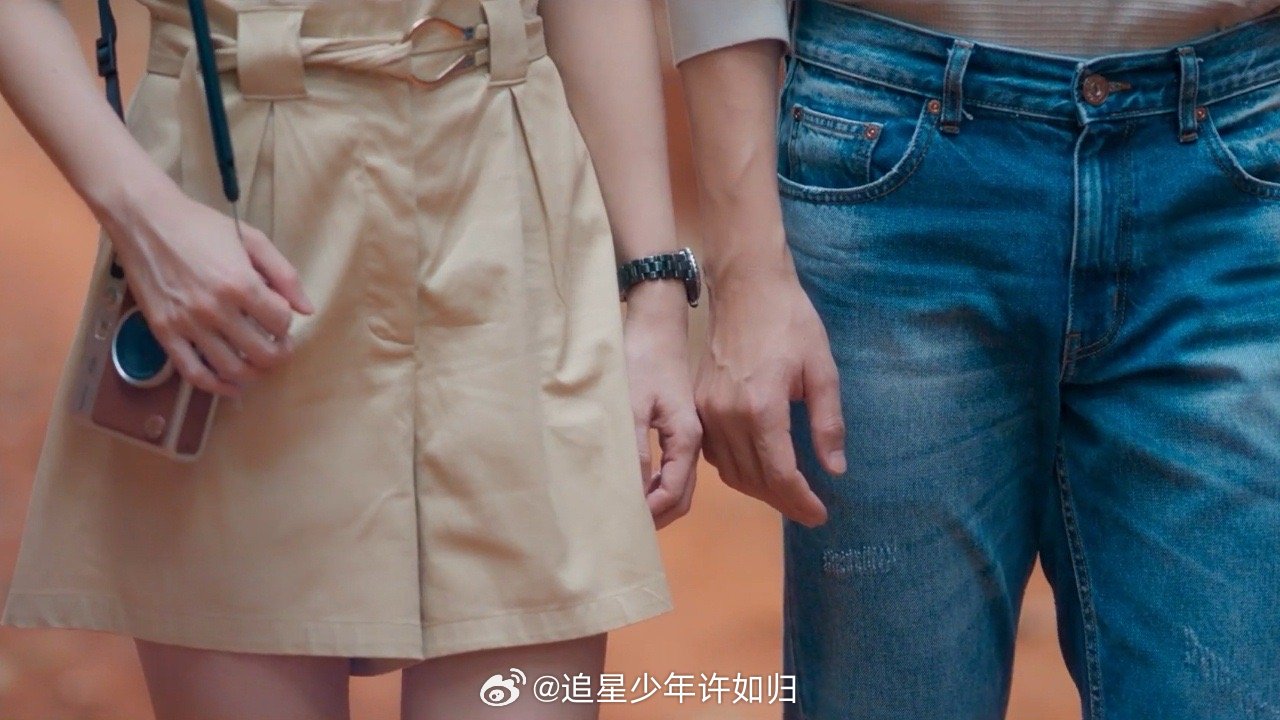 泰版林有有绿茶手段升级太懂怎么戳人心窝子！泰版林有有故意碰手、假装扭脚造接触，