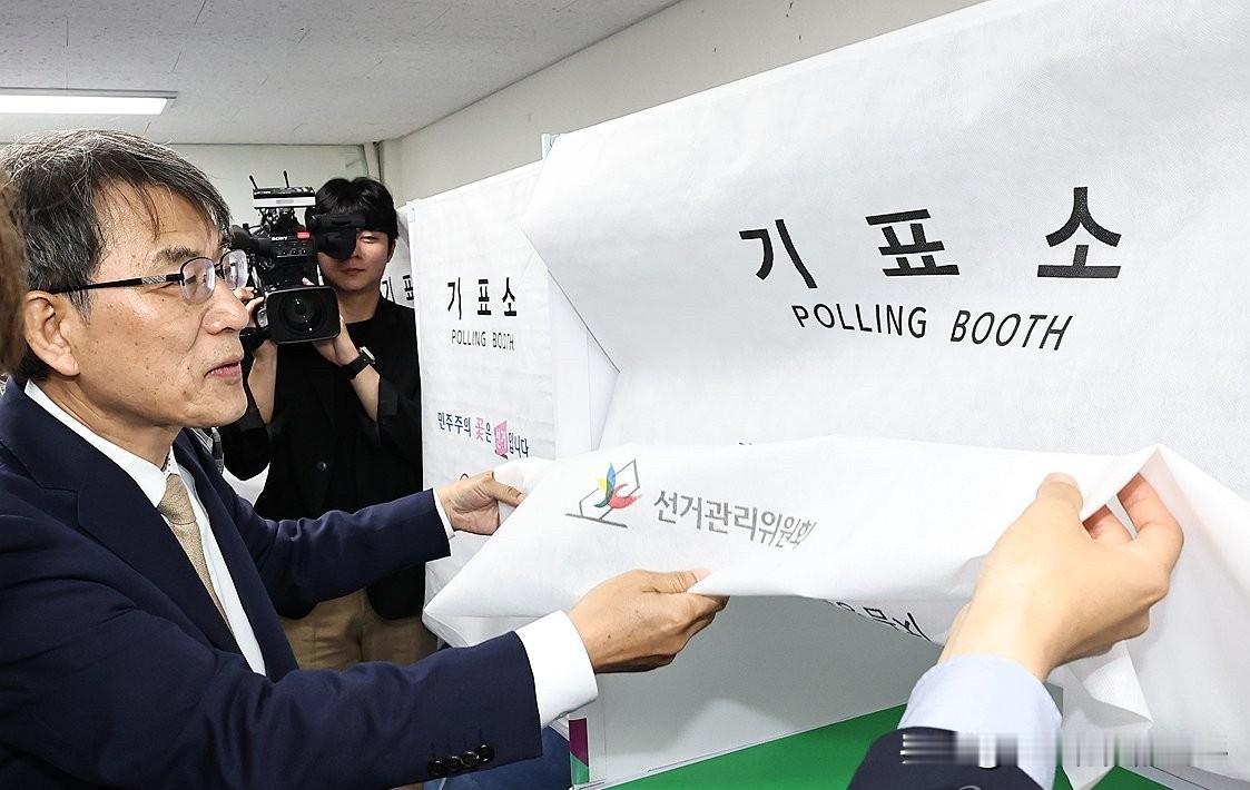 5月30日，韩国保守阵营对总统李在明投票时选票外露一事，正式向警方发起举报。