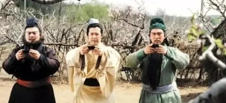1990年，王扶林拍《三国演义》，然而对于“曹操”一角定的是大明星李某，没想到李