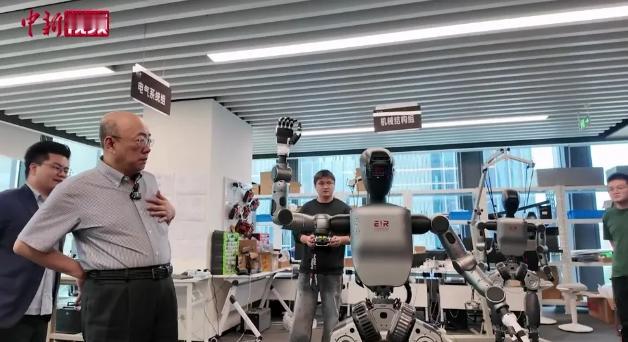 这事儿真有意思。郭正亮刚在四川逛完表示，看到了更丰富的大陆。好多人好奇，这趟