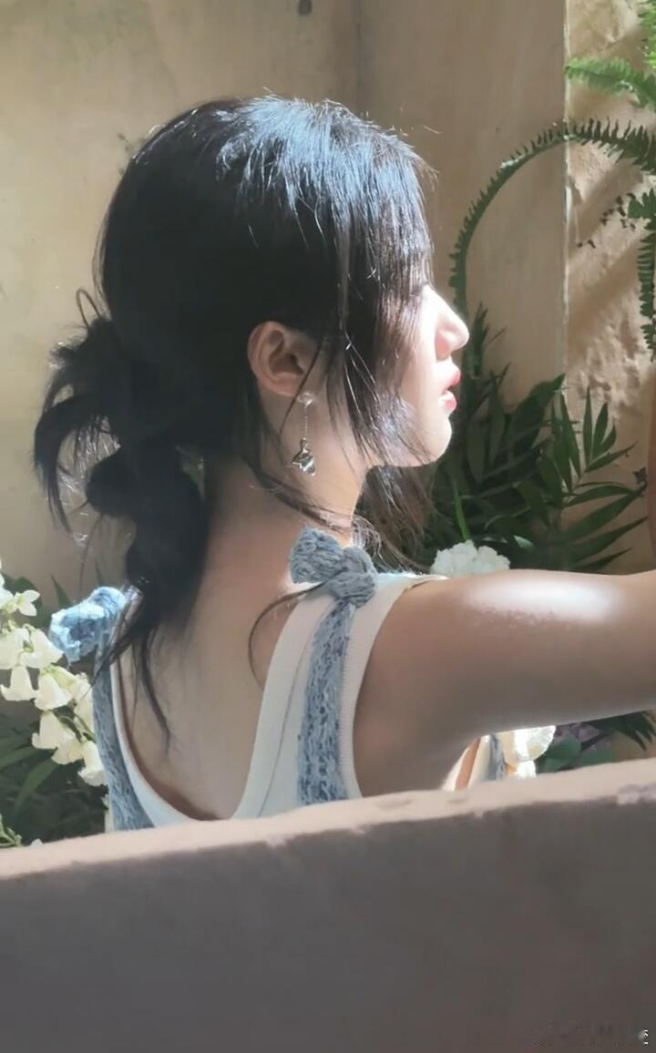 卢昱晓谁的背影像她这般优雅古典卢昱晓｜​​​