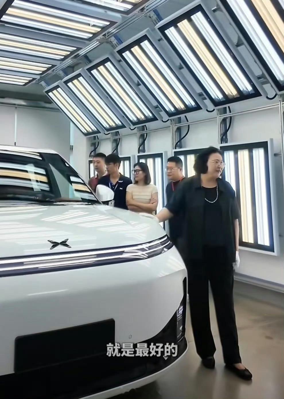 王凤英盛赞小鹏G9L，称从业三十余年，这是她最喜欢的SUV，堪称大师作品，体面舒适，经受全球严苛测试