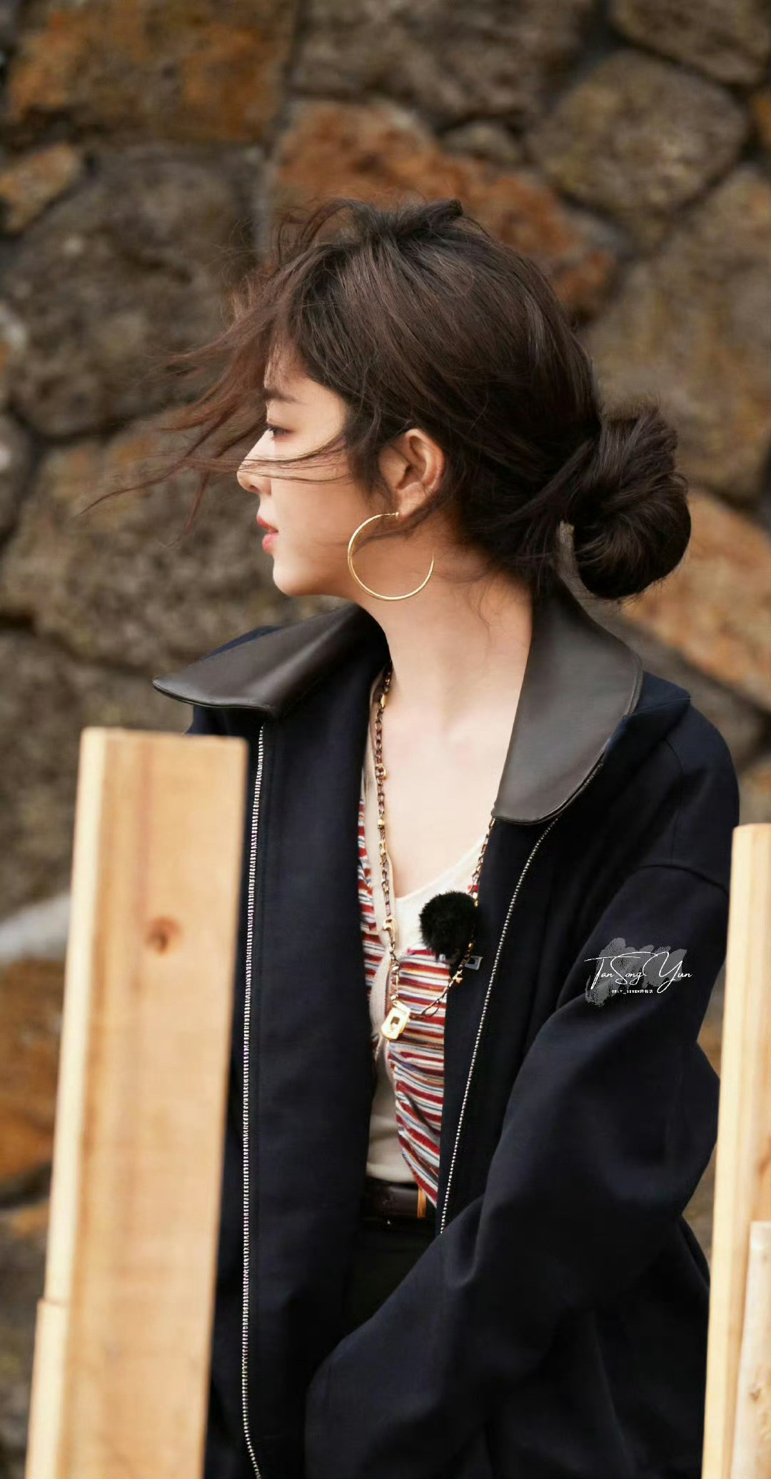 谭松韵心疼沈月沈月说经常忙到半夜才来得及回消息，谭松韵听完瞬间心疼，直接说要帮她