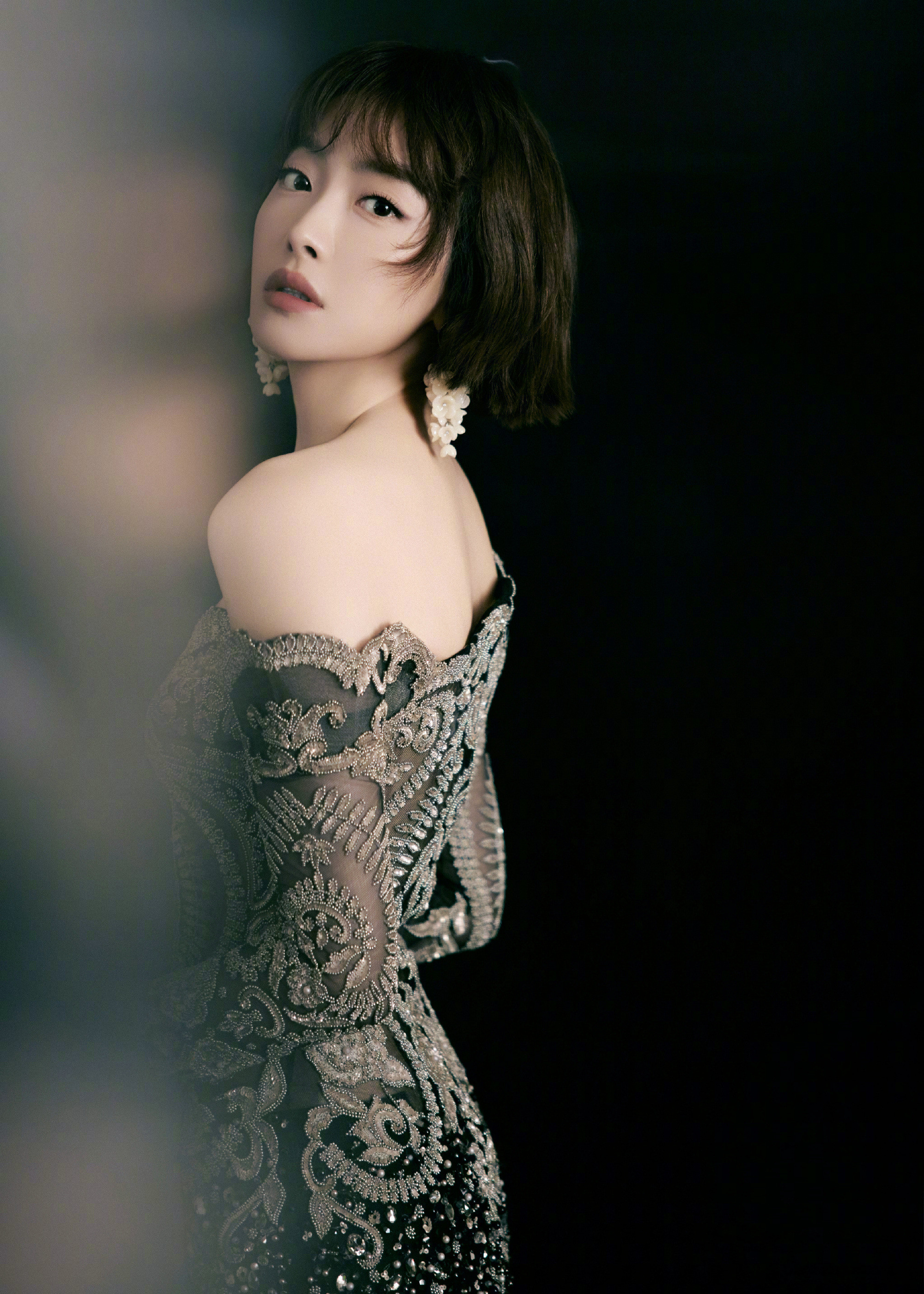 宋茜亮相武汉芭莎之夜，GeorgesHobeika2025秋冬高级定制系列造