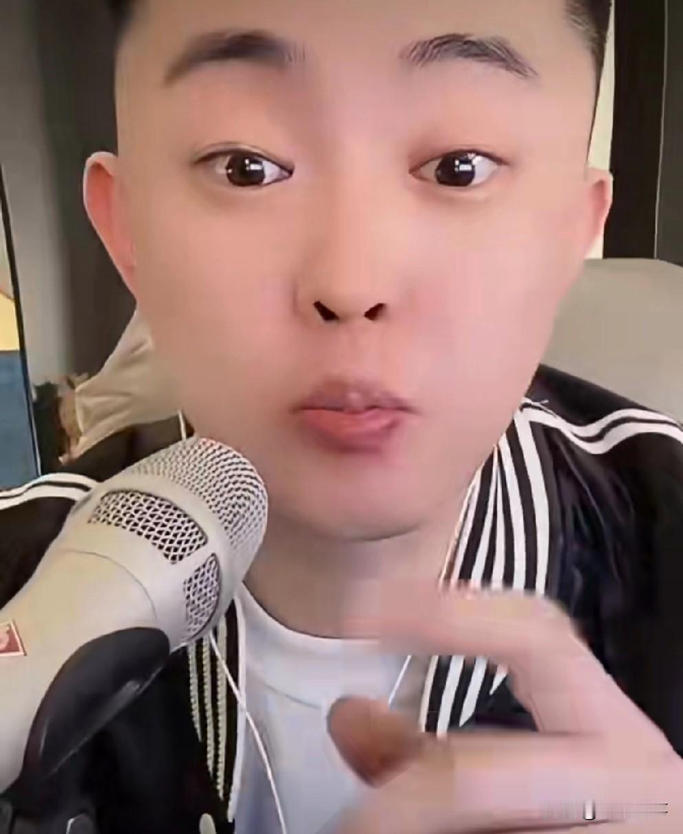 巴扎黑讲述辛巴上酒吧五分钟开了16瓶路易十三！！巴扎黑说辛巴安排刘