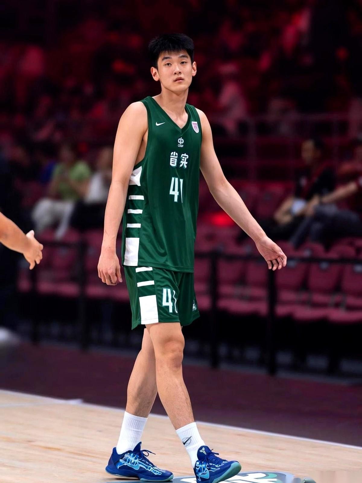 我真是服了。每次看到有人给王洪泽规划这、规划那，还整得有模有样，百分之几十去欧