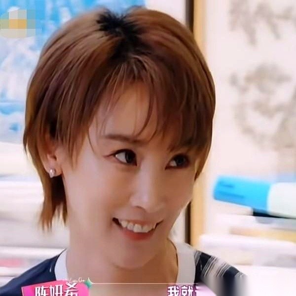 在一场访谈对谈里，谢楠和陈妍希几句话，直接把女演员怀孕生子的“里子”翻了个底朝天。这边陈妍希自曝挺着