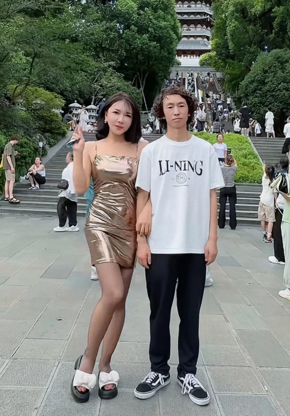 没见庞麦郎笑过，他是心情不好还是不会笑呢。