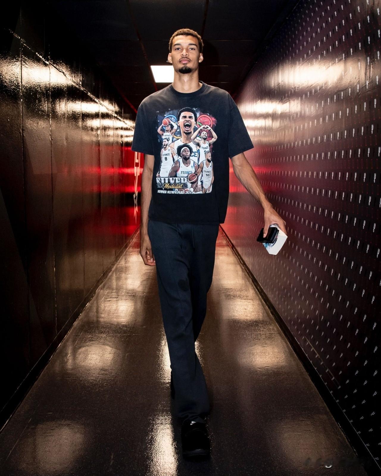 一物降一物啊，三杀雷霆的马刺竟然爆冷输给了爵士!在今天马刺与爵士的比赛中，福