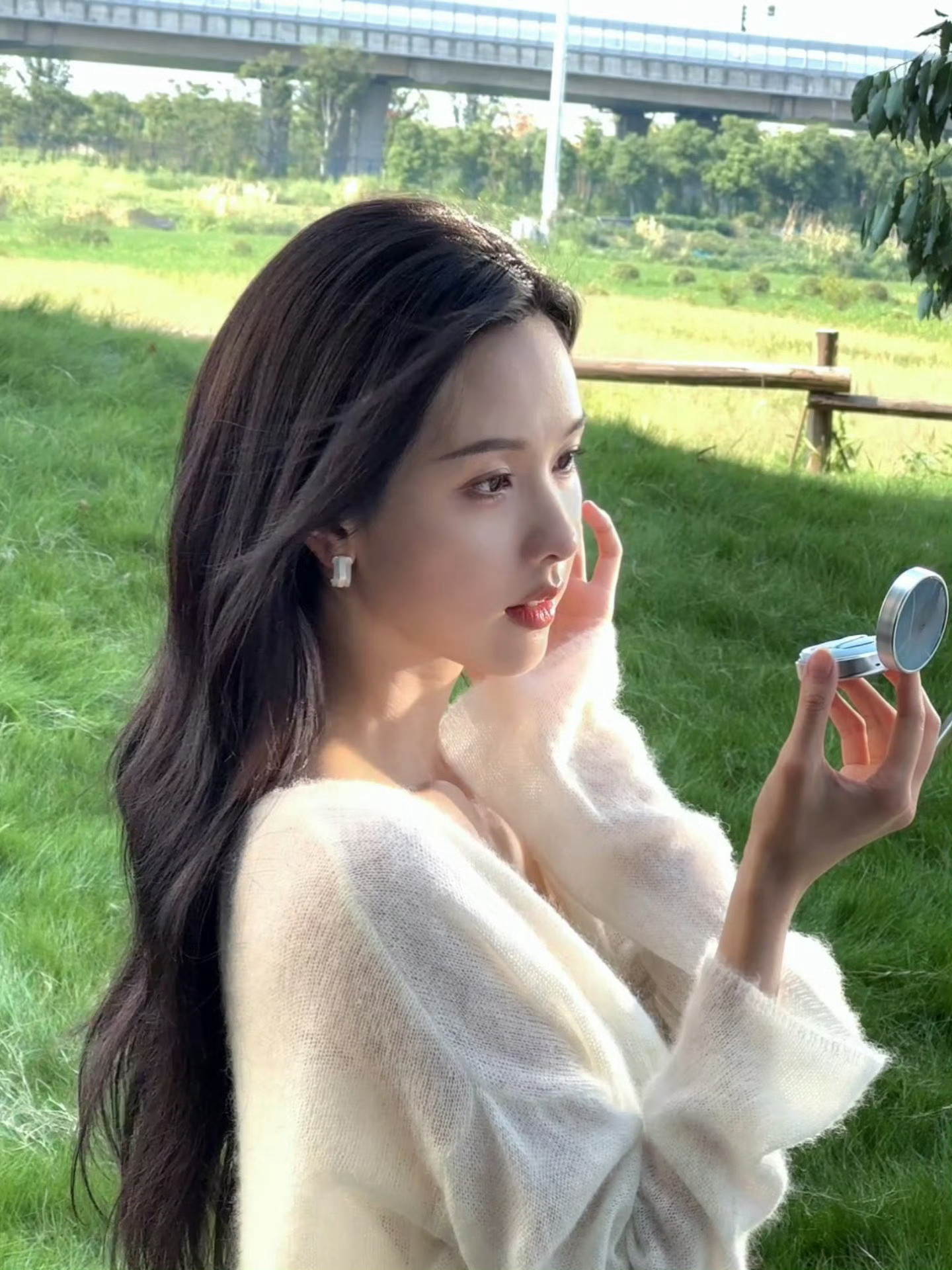 陈都灵脸上竟然没有一个痘坑，这皮肤也太完美了吧！​​​