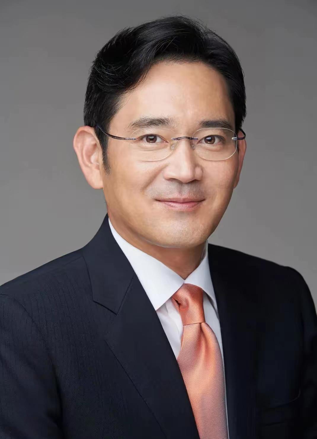 苦尽甘来，韩国三星会长李在镕这时候遇到了他前所未有的机遇。这时候李在明已经上台了