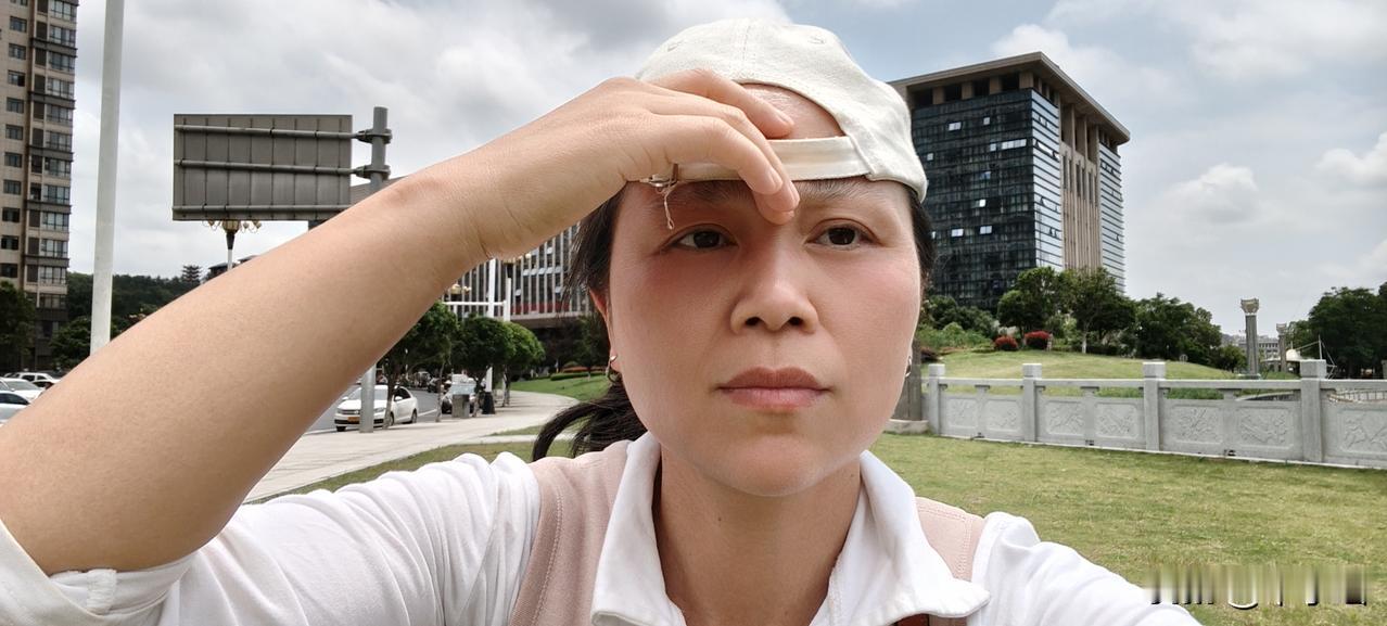 一个人独居抗癌大半年了，昨天又和房东谈了下减租的事，他却一分不减，白白浪费我几个