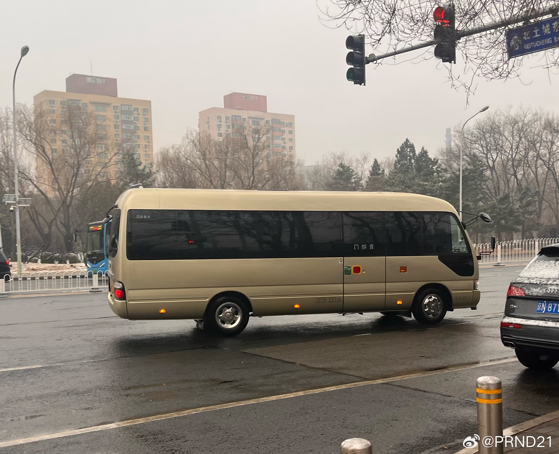 有着独特呜呜声的V6考斯特……北京·元大都城垣遗址公园