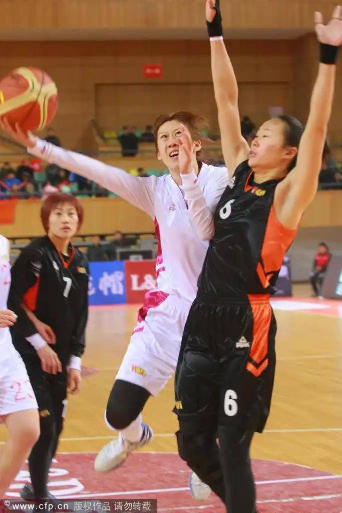 球迷骂赵勇“无能”真不是情绪宣泄，连前上海女排教练王珂都在直播间气得发问：“4个