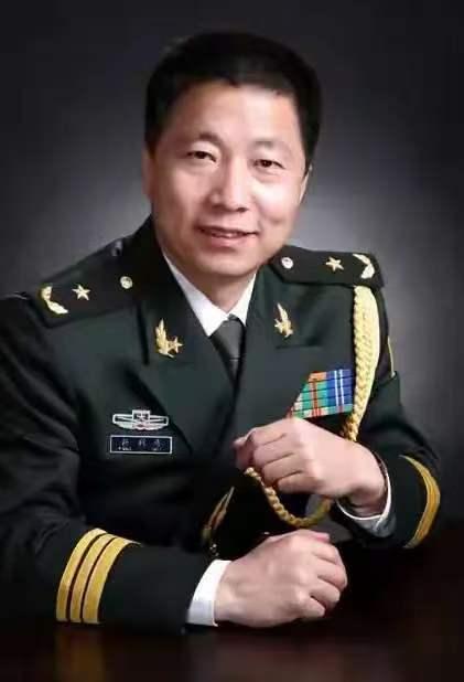 杨利伟退休待遇揭秘：没有巨额奖金，只有"终身金钟罩" 2003年10月15日