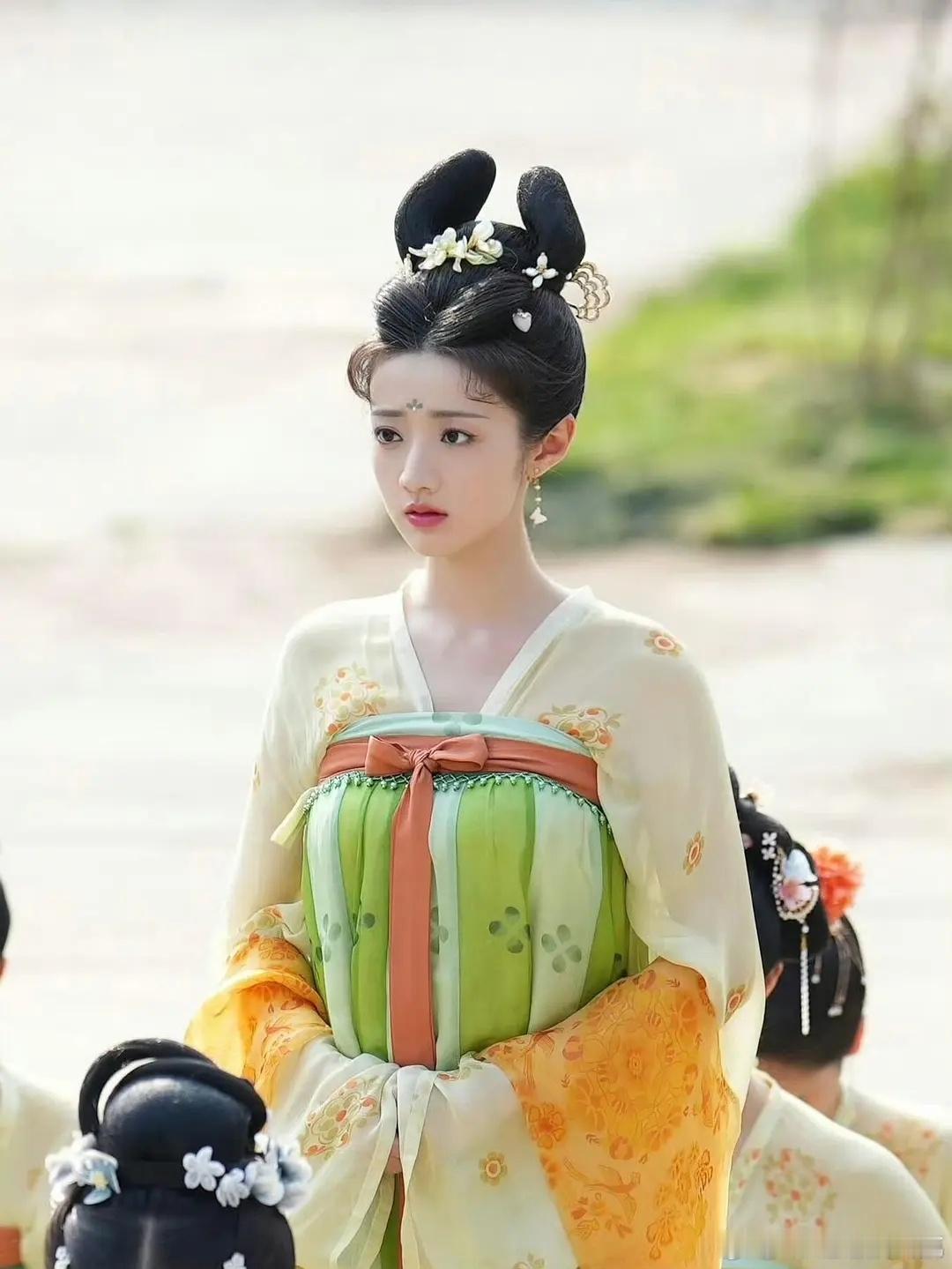 都出演了射雕，包上恩演黄蓉，黄羿演穆念慈。谁更合眼缘？