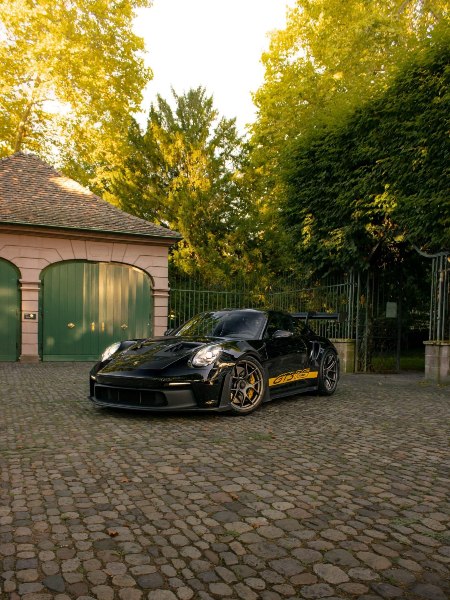 Porsche992GT3RS，黑武士跟秋天的适配度100％绝美车片​​