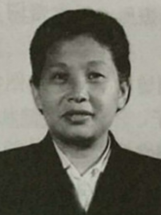 1939年，准备去如厕的女战士徐敏，突然被一壮汉抱到了床榻上，对方捂着她的嘴，趴