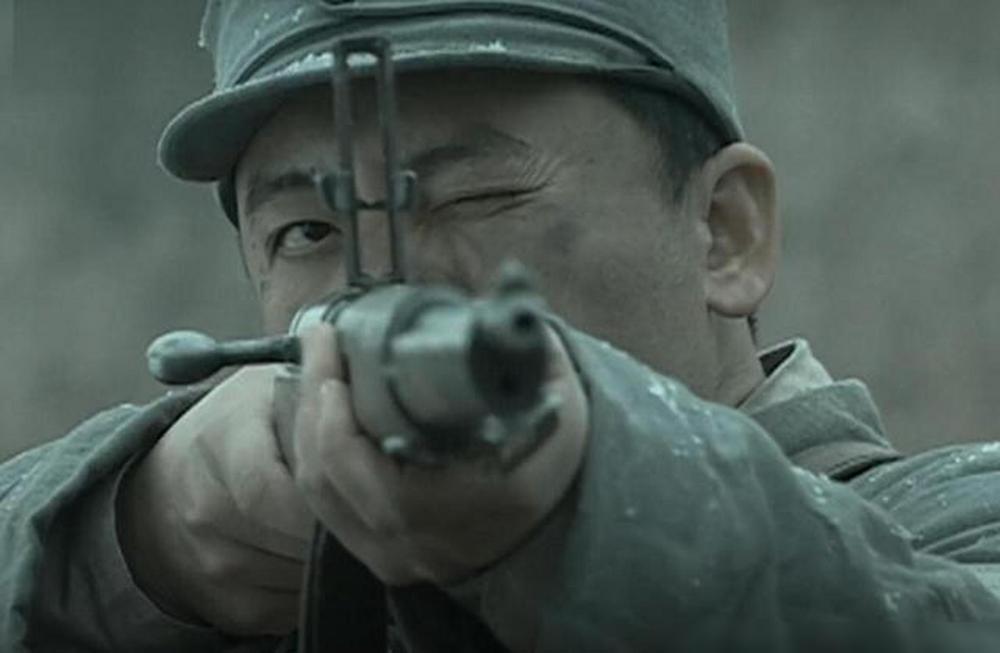 500米开外，没瞄准镜，一枪爆了鬼子机枪手的头。赵刚在辛庄出的这一手，到底是战神