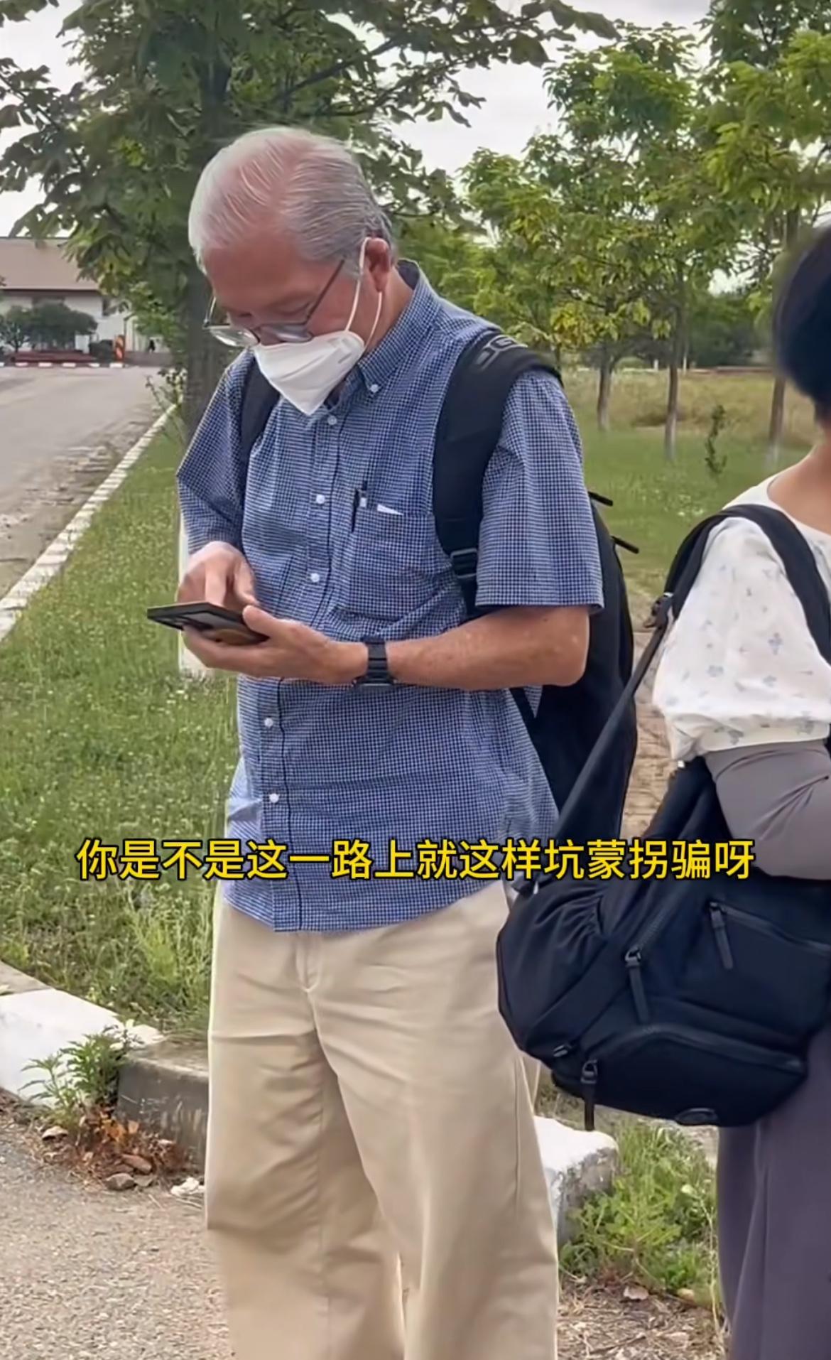 两名马来西亚游客拒绝支付车费罗马尼亚导游，带着他们游玩，驱车一百多公里，两名游