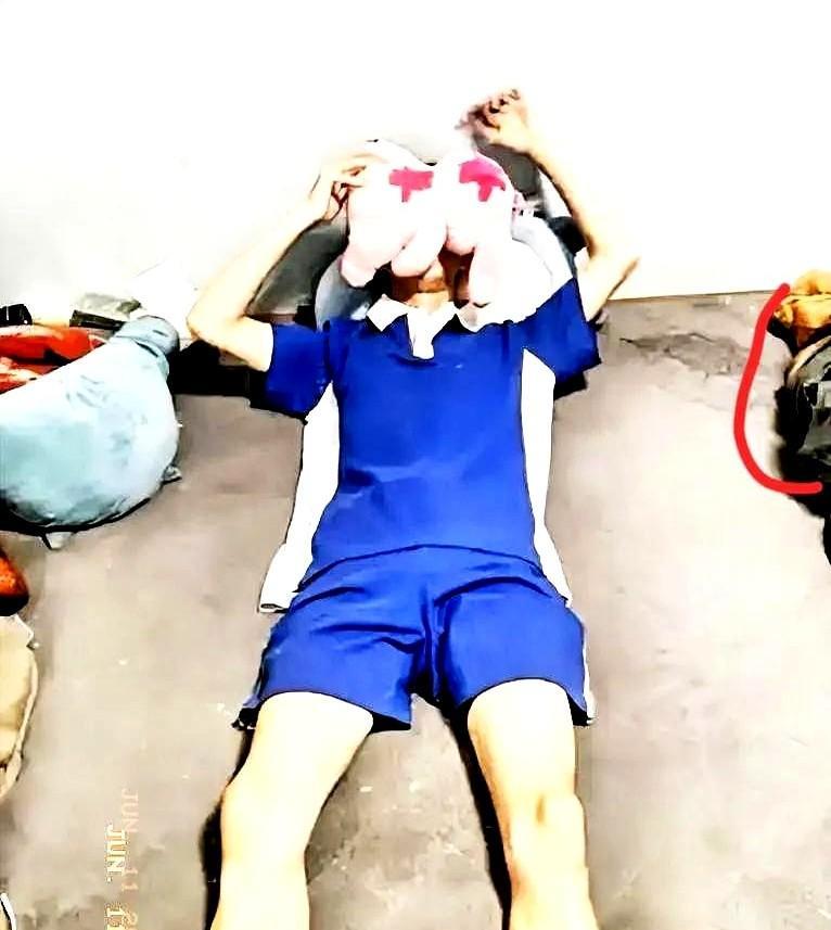 北京一男孩高考完，直接睡了一天一夜，爸妈就在门外守了24小时，都不舍得敲门打扰。