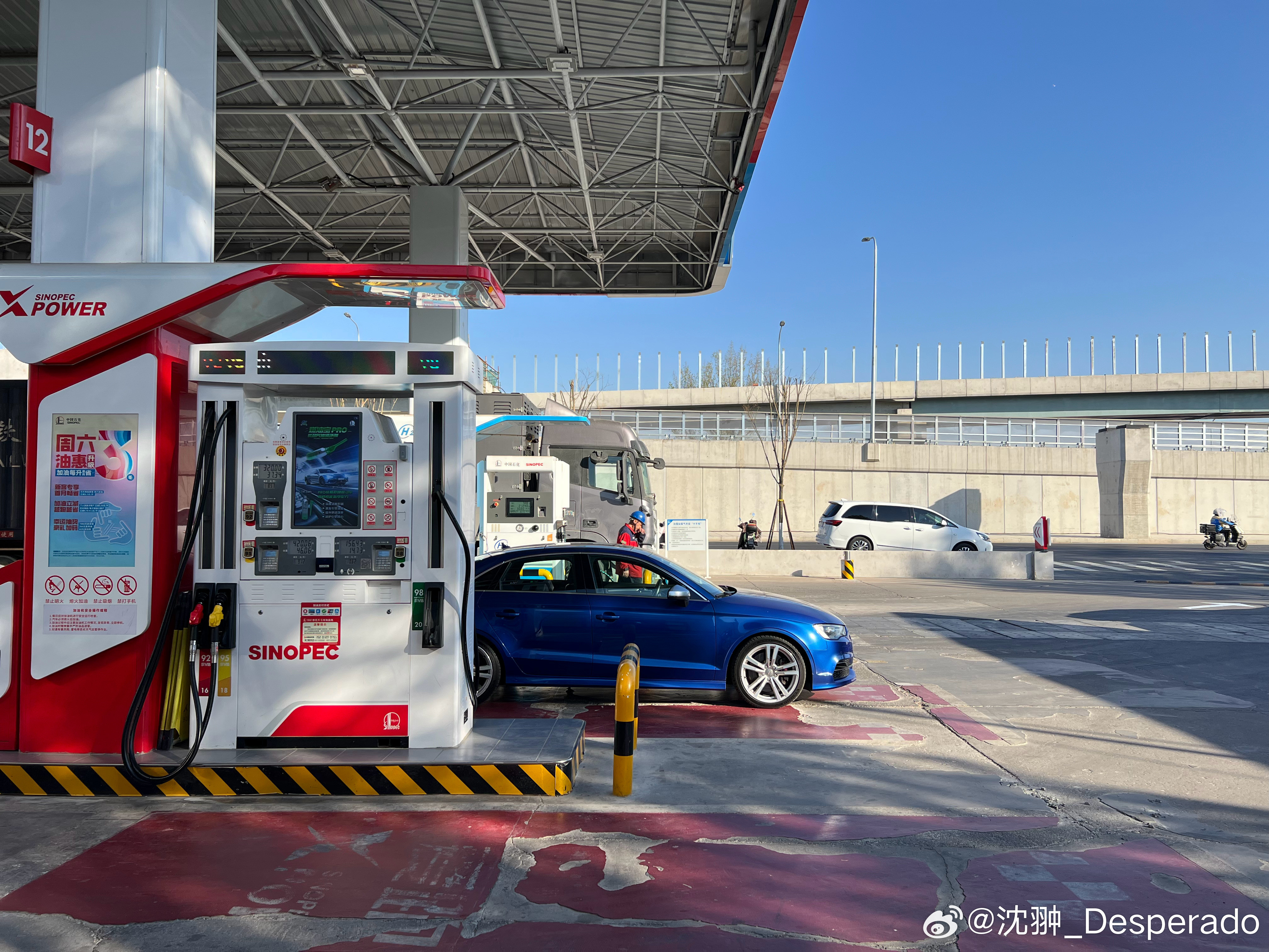 感觉这样的紧凑级车，一箱98号气油轻松干破600块的日子感觉越来越近了。国家继续