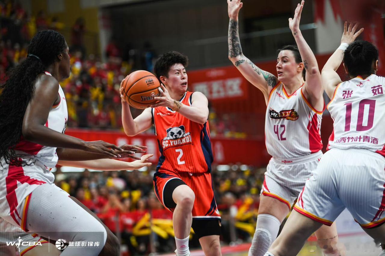 说四川女篮首场是超常发挥都是不客观的为何我要这样说呢，直接说数据👇因为