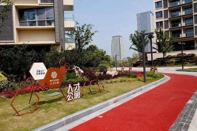官方通知：高层次人才购房，最高抵扣200万首付款。看到消息，我激动地查了一下扬